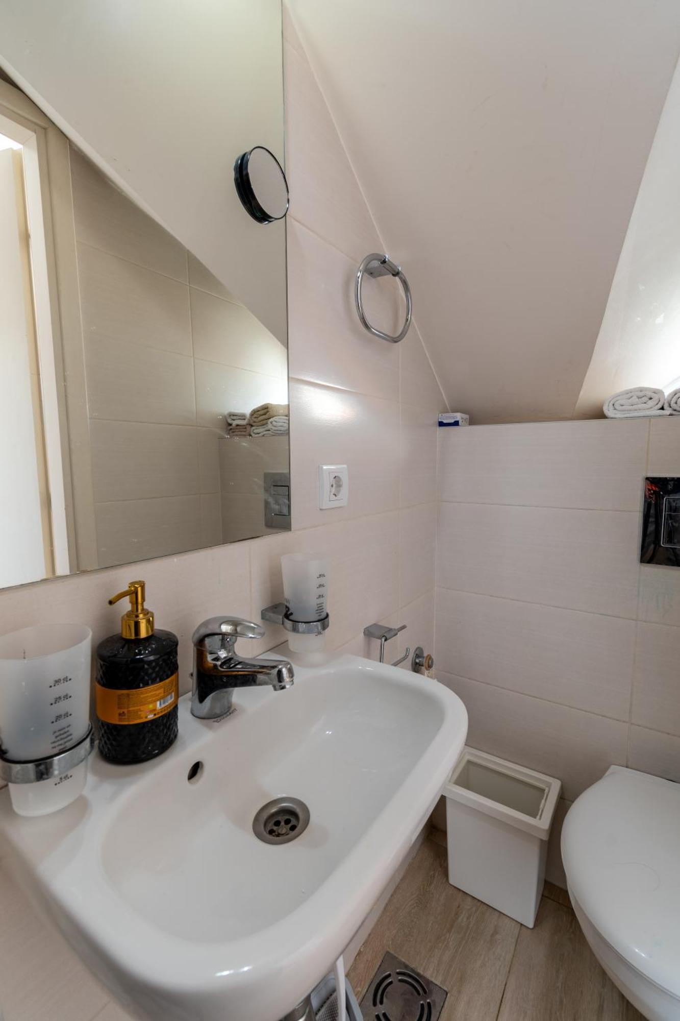 Apartment Klara Vracar 90 M2, Dve I Po Spavace Sobe
